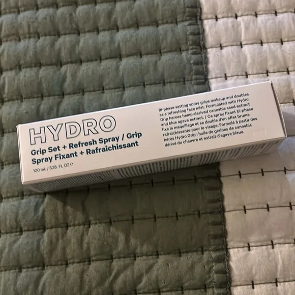 Milk Makeup Hydro Grip Set + Refresh Spray / Grip - Picture 9 of 10